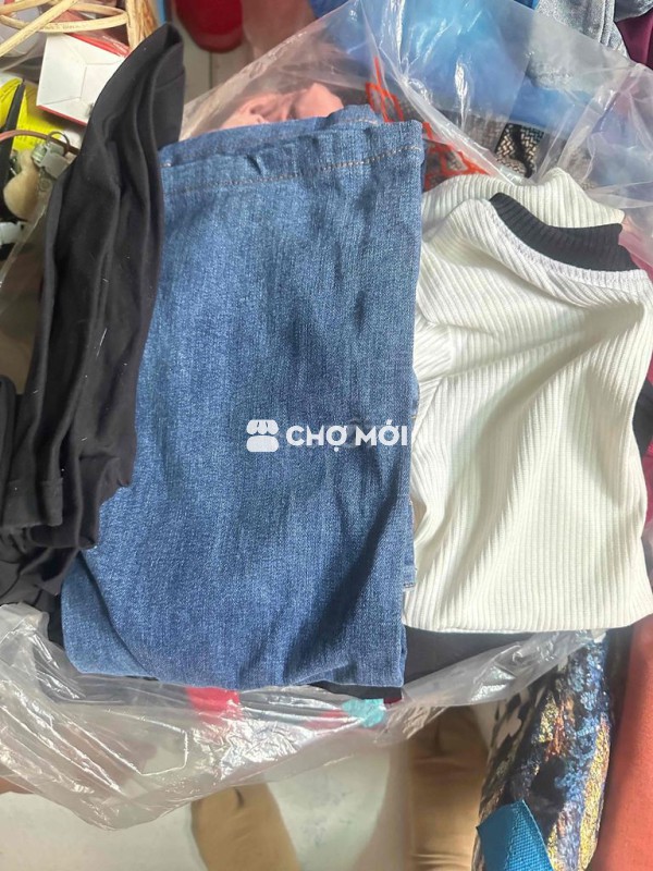 Quần áo vải đa màu