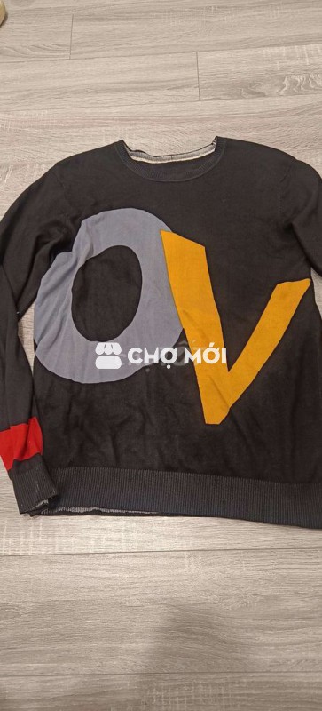 Áo len nam đen đơn giản