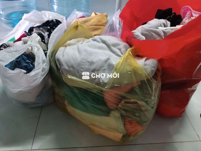 Quần áo người lớn đã qua sử dụng