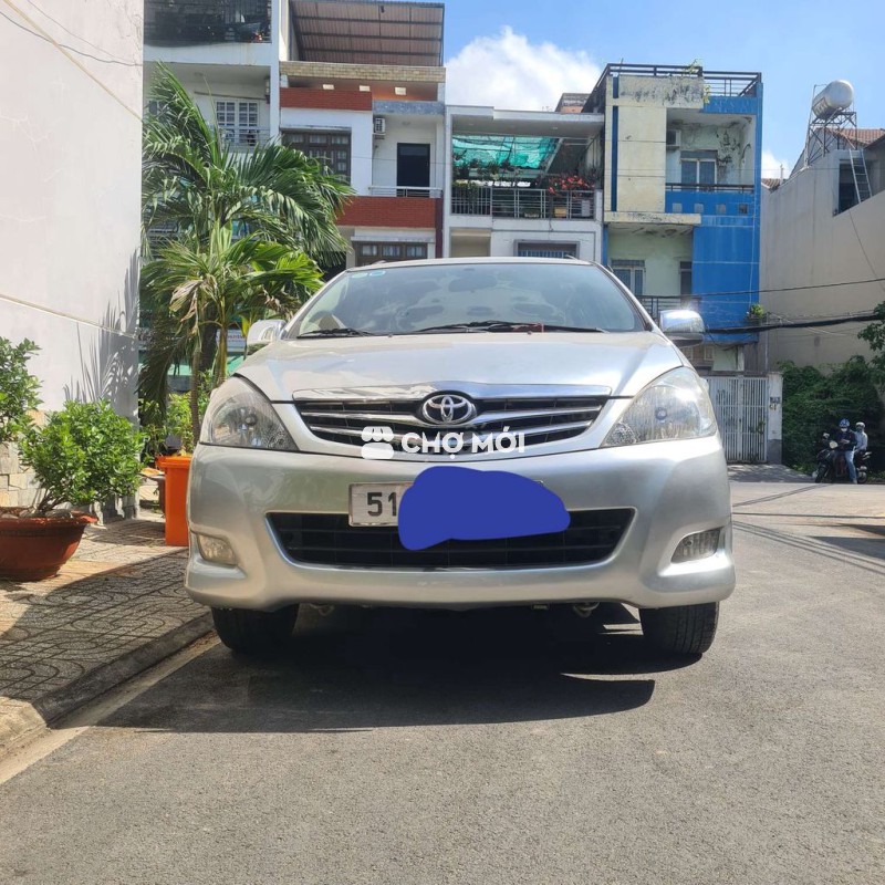 Toyota Innova 2.0 AT Bạc