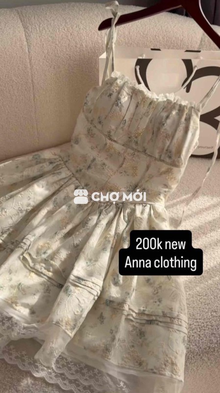 Váy nữ trắng họa tiết hoa