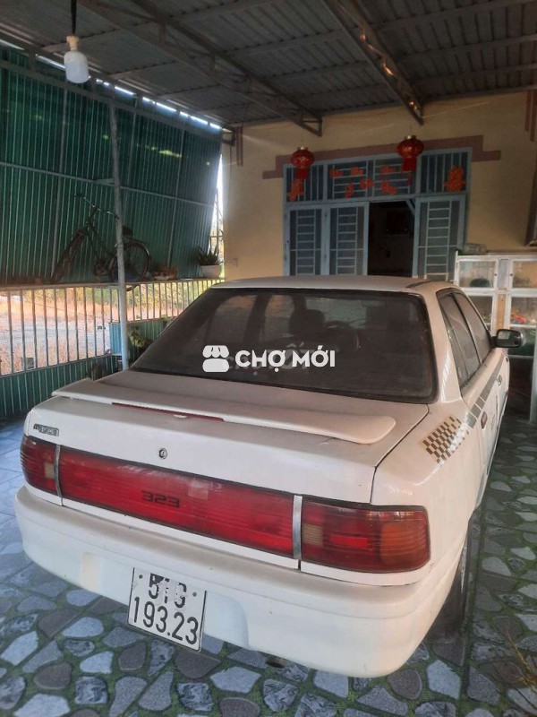 Mazda 323 Trắng