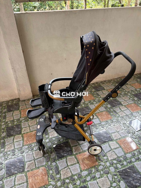 Xe đẩy em bé gấp gọn