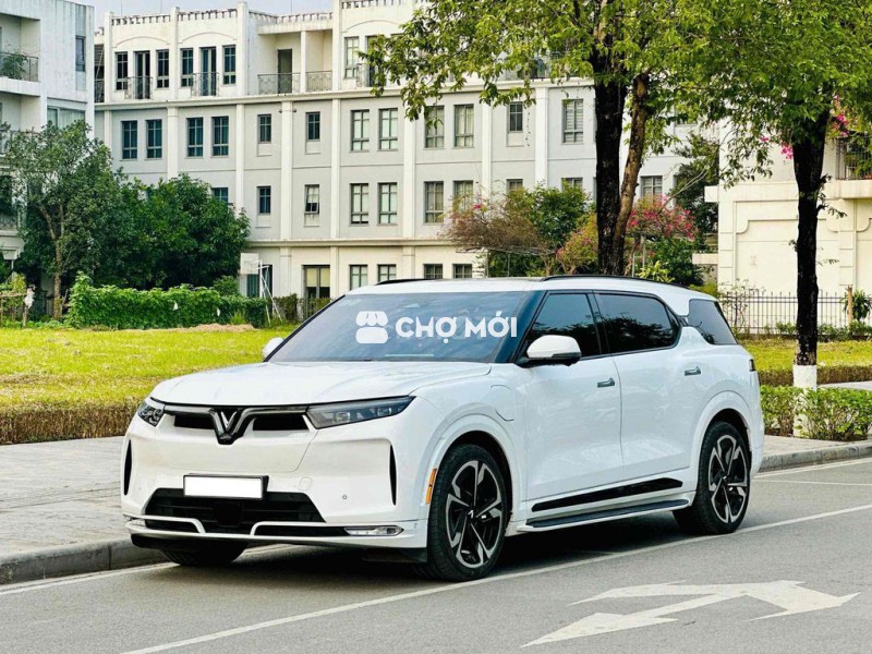 Vf9 Plus 2025 Mua Pin 7 chỗ trần kính