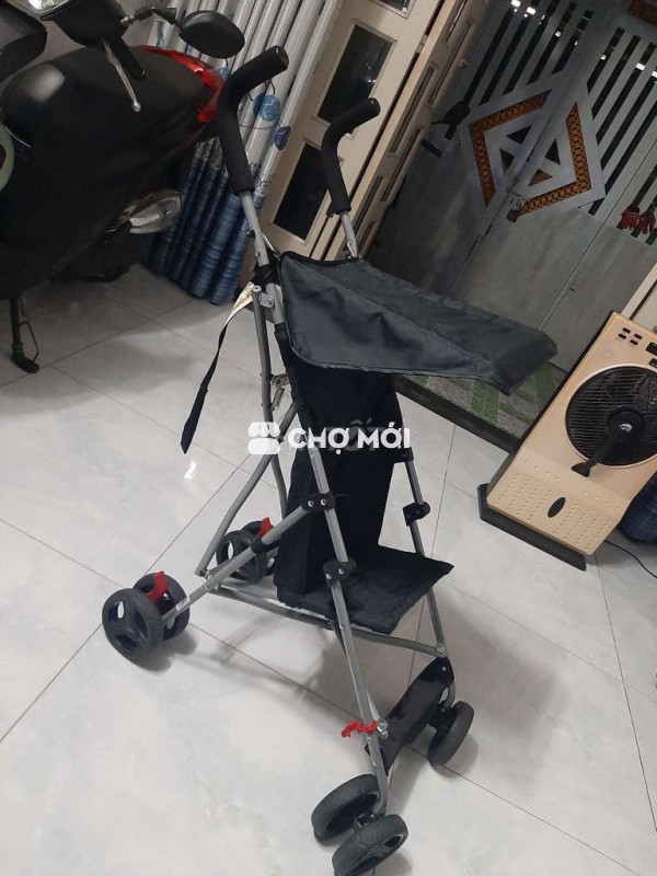 Xe đẩy em bé đen chính hãng Đã sử dụng còn rất mới