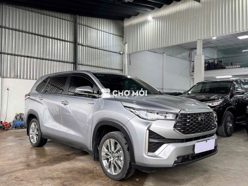 Toyota Innova Cross Hybrid 2024 Bạc 17.000 km