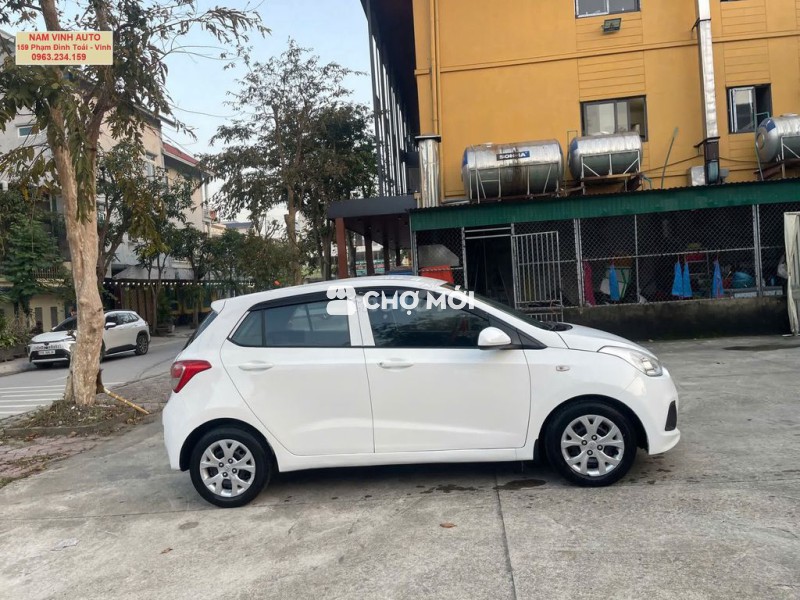 Hyundai i10 màu Trắng số sàn