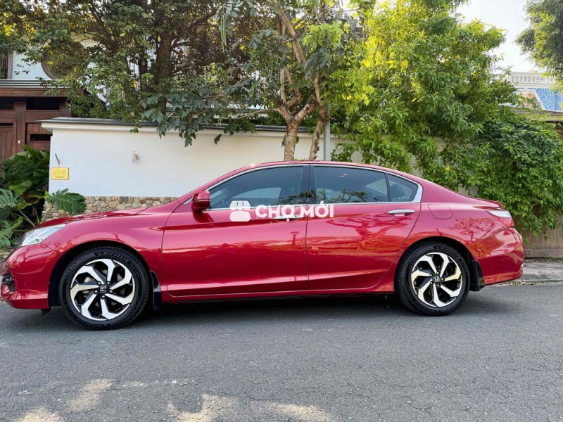 Honda Accord màu Đỏ sx 2016 bản full