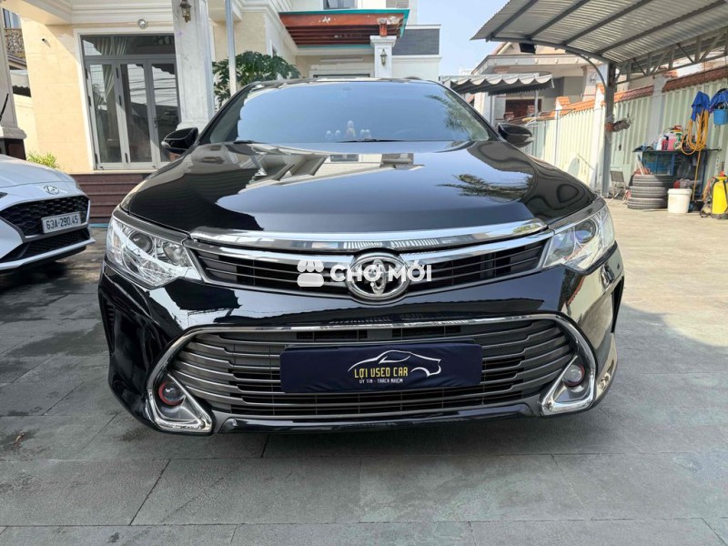 Toyota Camry 2.0E 2015 model 2016 quá mới