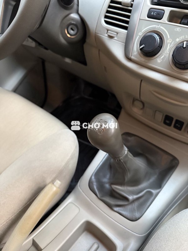 Toyota Innova 2015 2.0E Bạc