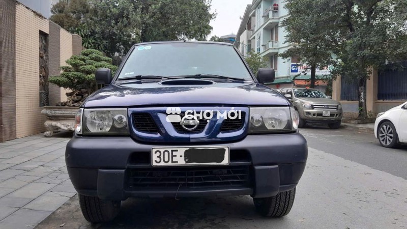 Nissan Terrano Xanh