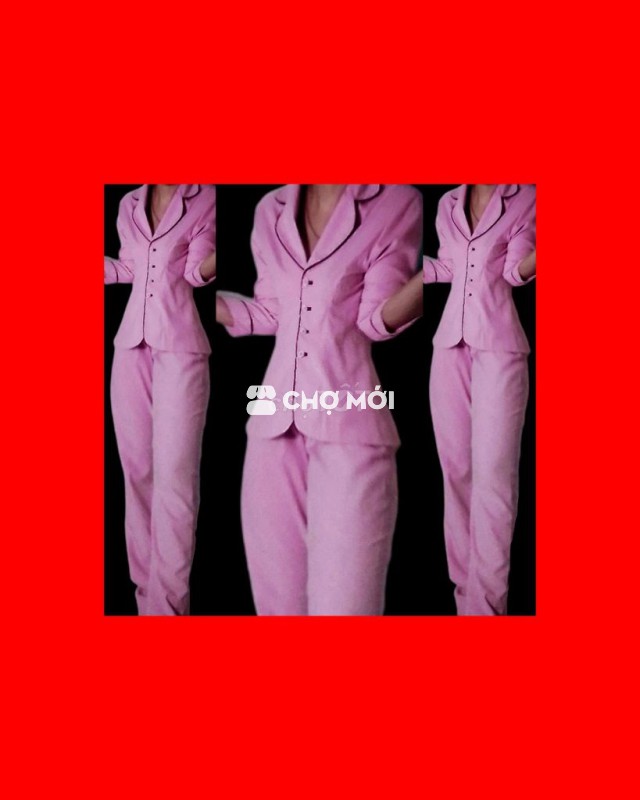 Bộ vest màu hồng