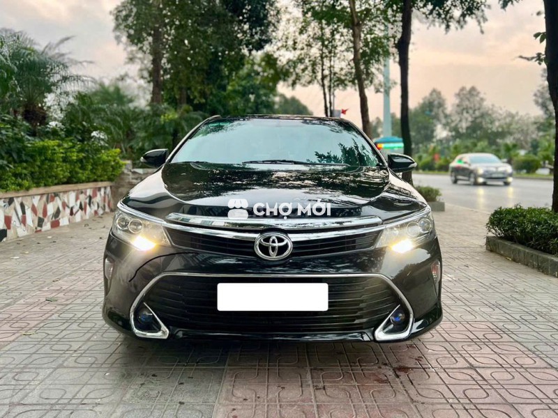 Toyota Camry 2.0E 2018 màu đen