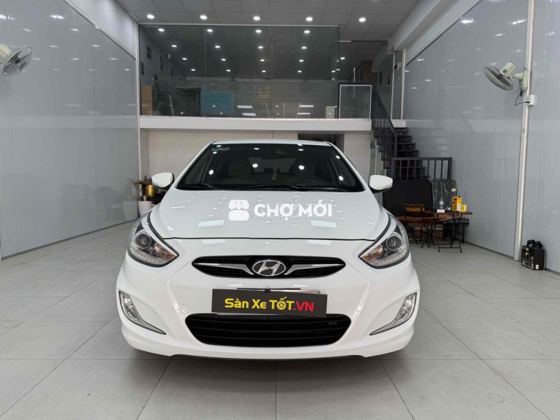 Hyundai Accent Blue AT 2013 Trắng 32266 km