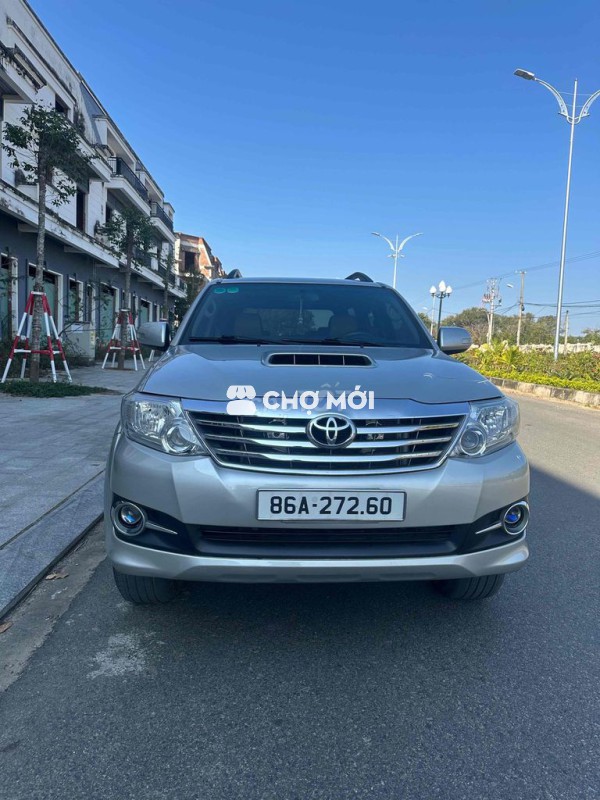 Toyota Fortuner 2013 Bạc 7 chỗ
