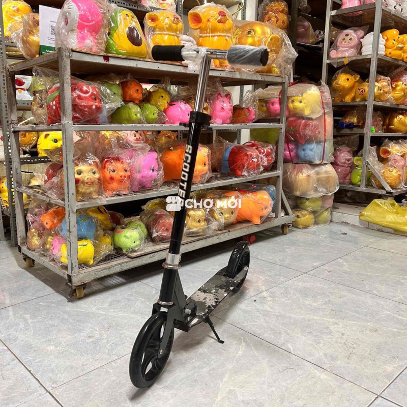 xe scooter trẻ em bánh lớn hàng chưng bày