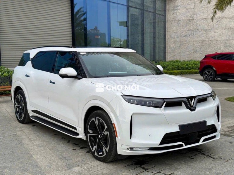 Vinfast VF 9 sẵn xe giao ngay, hỗ trợ bank 90%