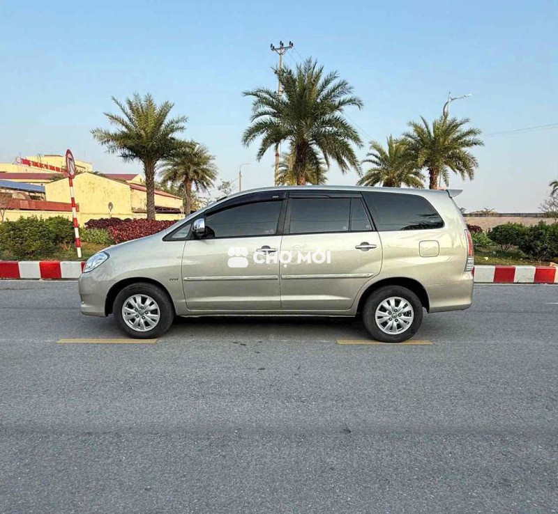Toyota Innova 2011 G