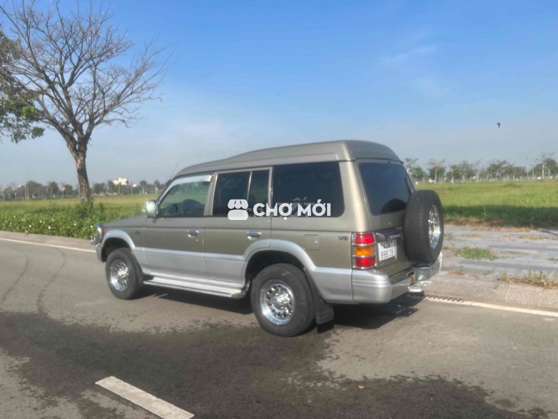 Mitsubishi Pajero Vàng cát