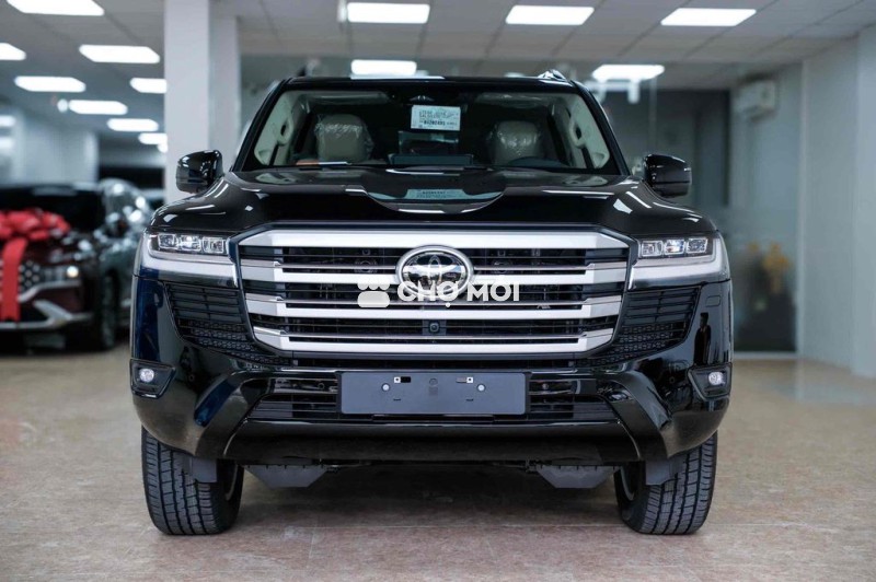 Toyota Land Cruiser LC300 2025 sẵn giao ngay