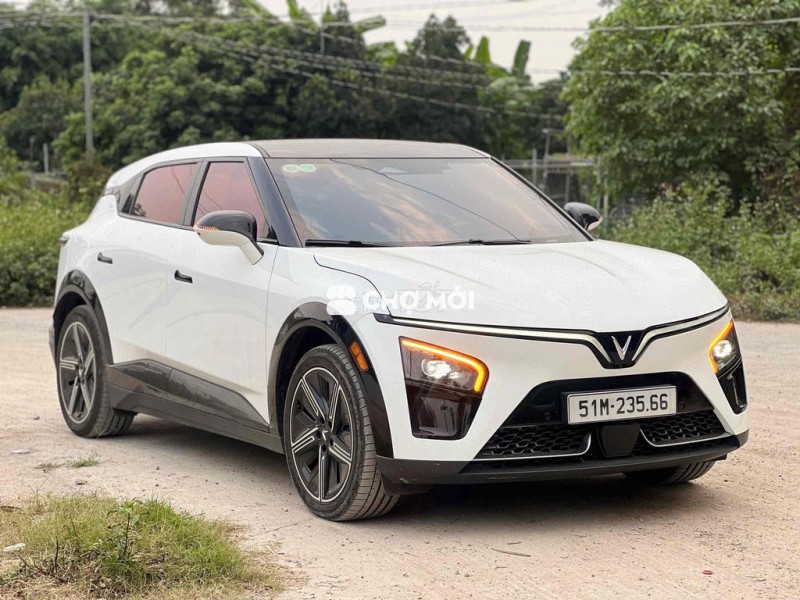 Vinfast VF7 Plus 2025 Trắng Đen full options 99%