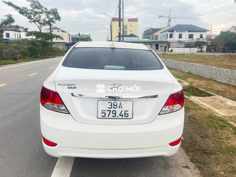 Hyundai Accent Trắng 10 vạn km