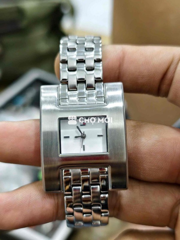 Đồng hồ Tommy Hilfiger Thép không gỉ chất dây ngắn