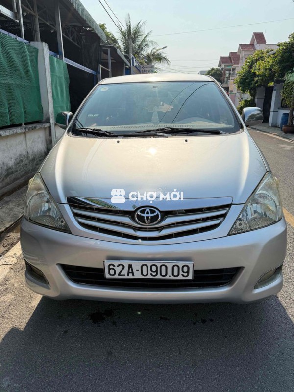 Toyota Innova 2008 - 123 km