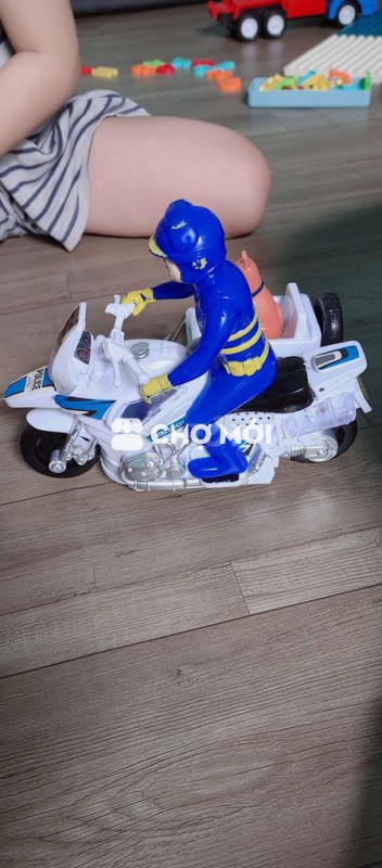 Đồ chơi nhựa nhiều màu sắc