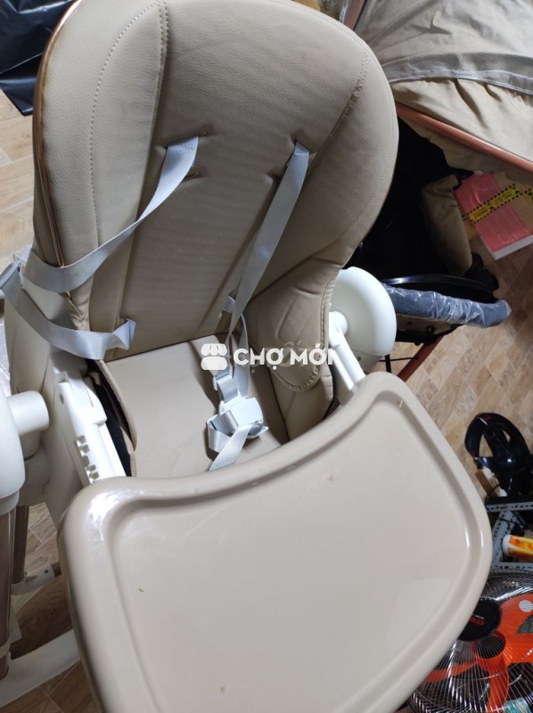 Ghế ăn dặm màu Kem Mới 95%