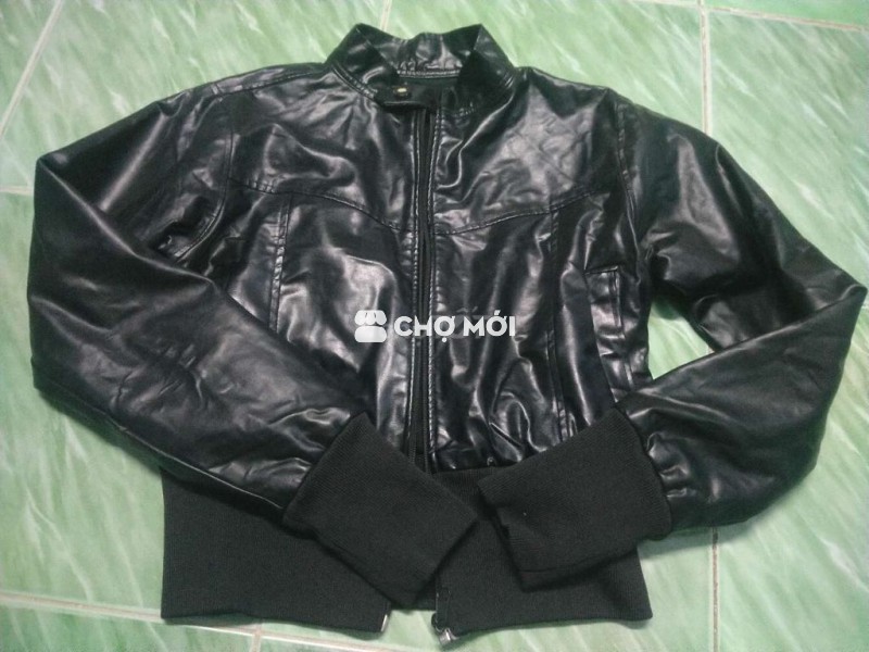 Áo khoác da nữ ko bị tróc như mới. size M L nhỏ
