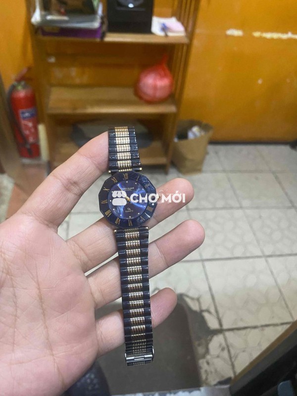 Đồng hồ đeo tay nữ kim loại