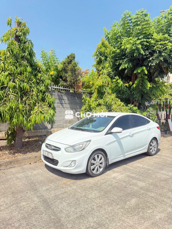 Hyundai Accent 2011 Trắng Số sàn