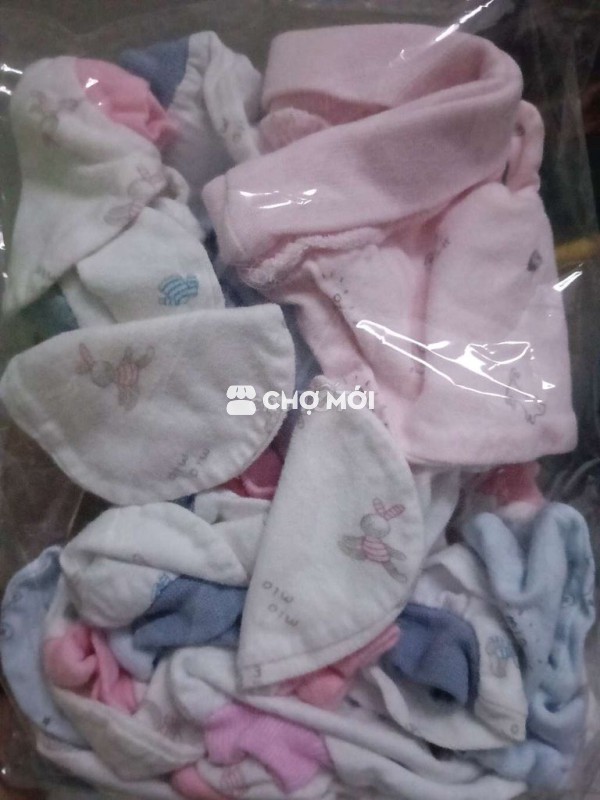 Tặng bao tay chân nón cho bé