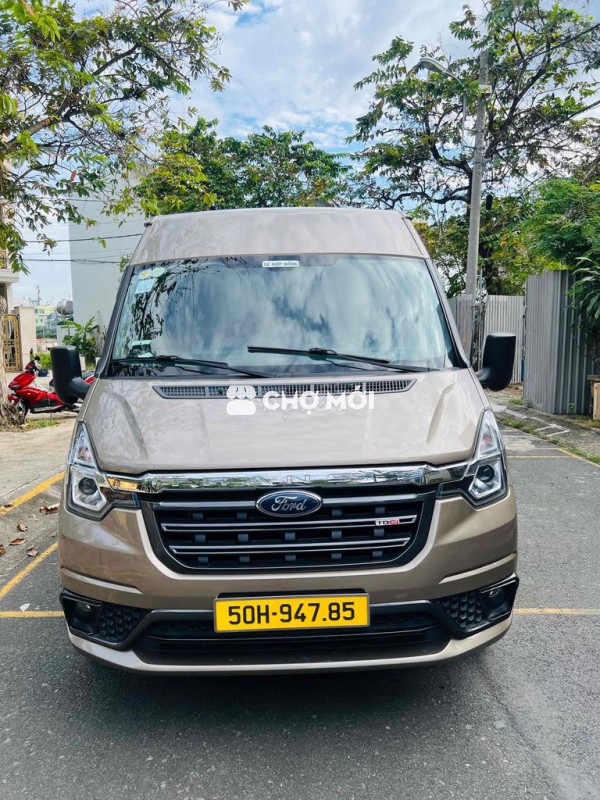 Ford Transit 2023 tên cá nhân xe đẹp