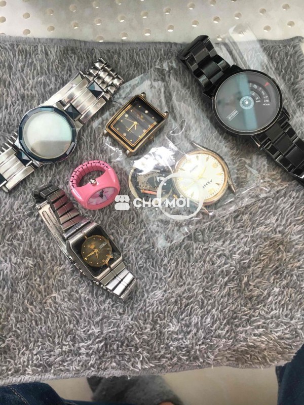 Đồng hồ đeo tay kim loại nhiều màu