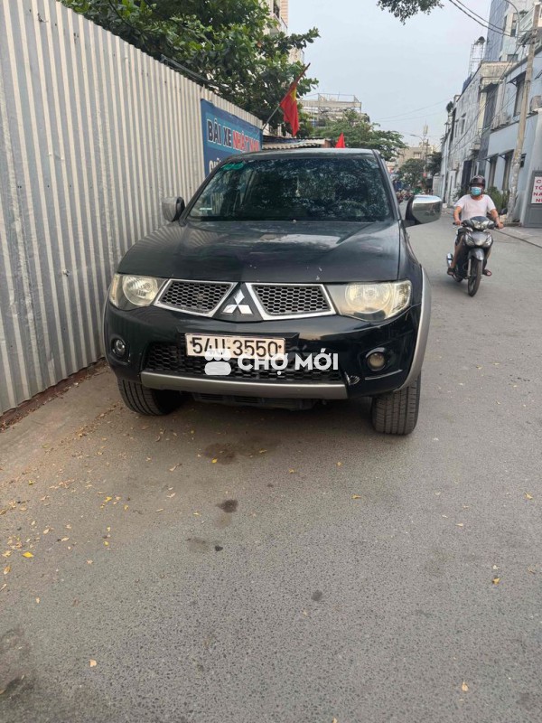 Mitsubishi Triton Đen Số sàn 2 cầu