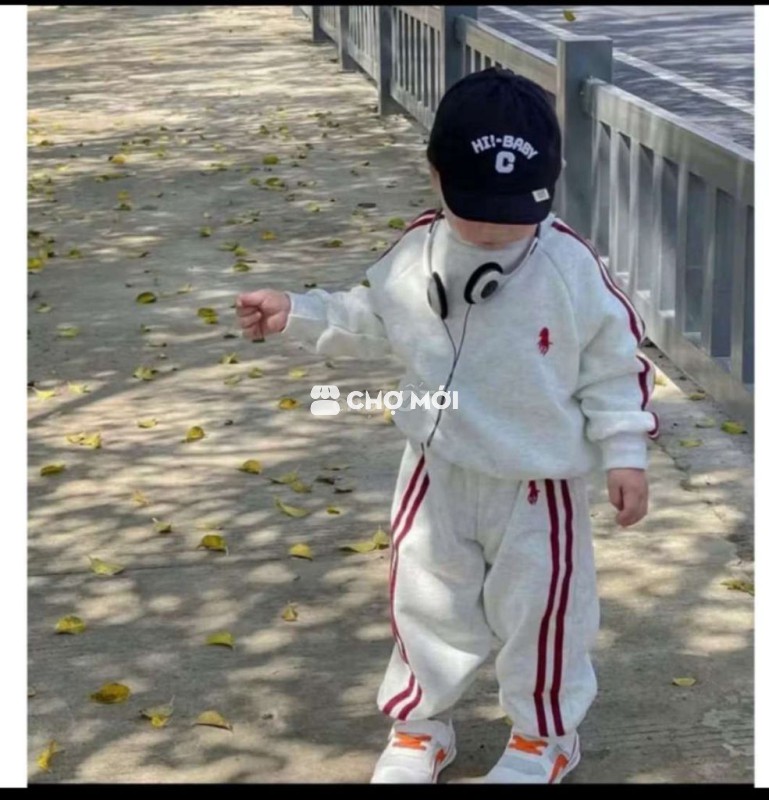 Bộ quần áo Unisex vải nỉ Mới 100%