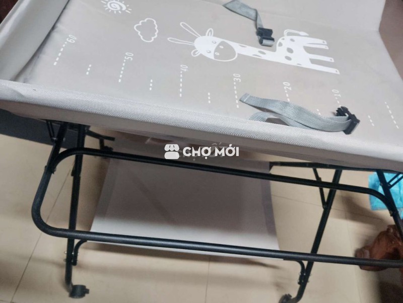 Bàn thay tã Xám rất mới