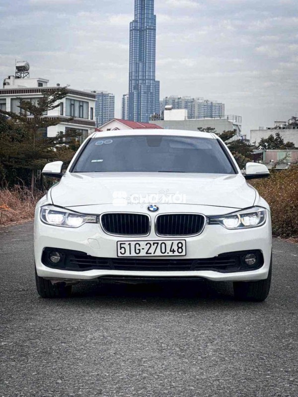 BMW 320i LCI 2017 Trắng 70000 km