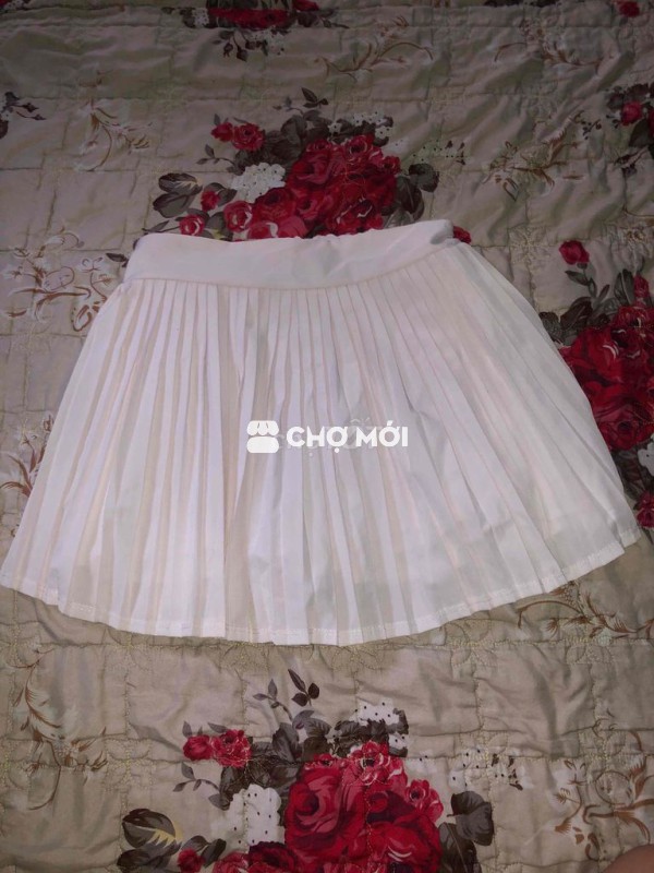 Chân váy nữ xếp ly trắng
