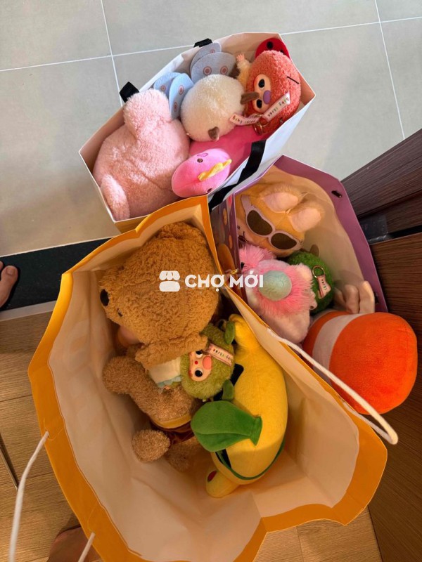 Gấu bông tặng cho các bé