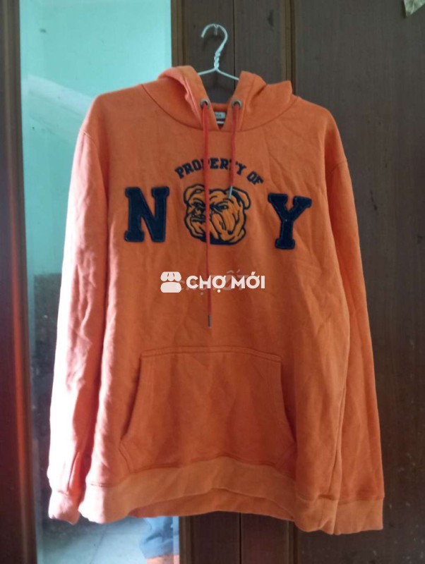 Bán cái áo nỉ có mũ dầy ấm sai 55kg đến 65kg vừa,