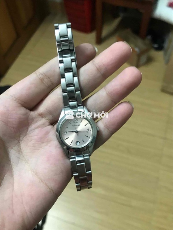 Đồng hồ đeo tay si Nhật