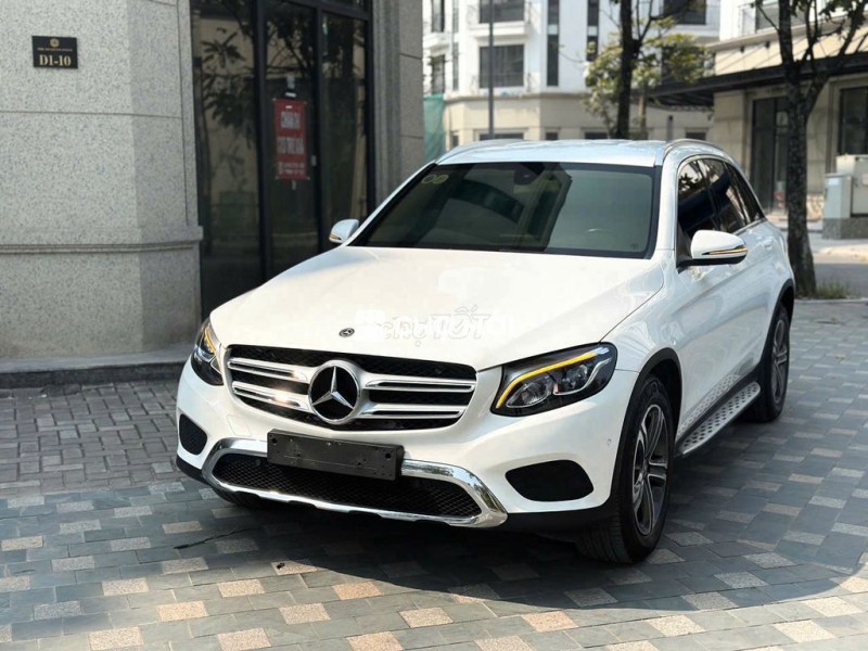 Mercedes GLC200 2018 Trắng Xuất Sắc