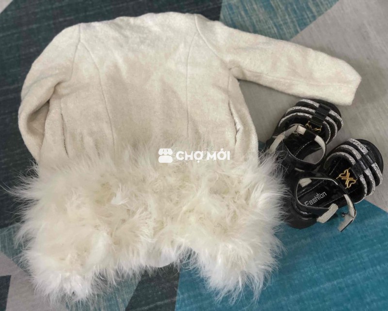 Áo khoác bé gái dạ lông trắng