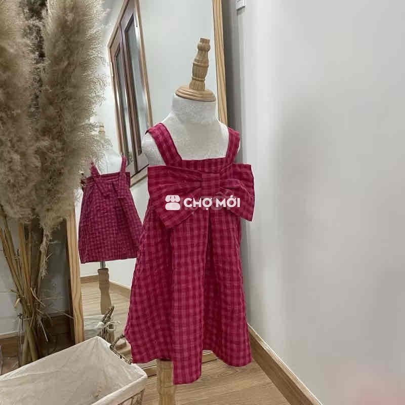 Đầm bé gái kẻ caro mềm mại