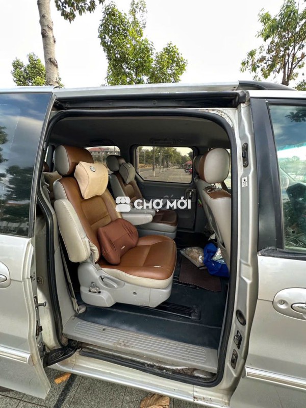 Kia Carnival màu Bạc