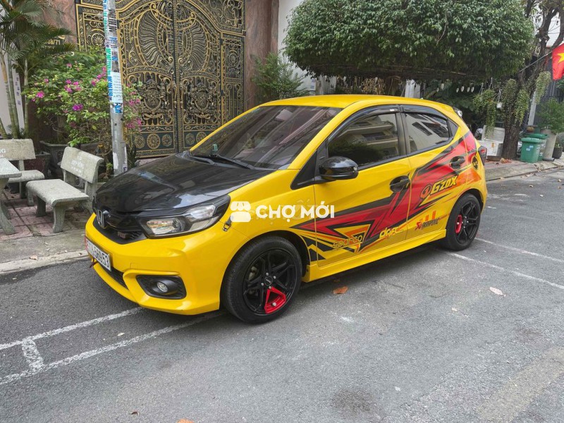Honda Brio RS Vàng 5 chỗ