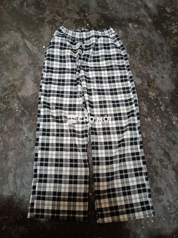 Quần nữ vải kẻ caro